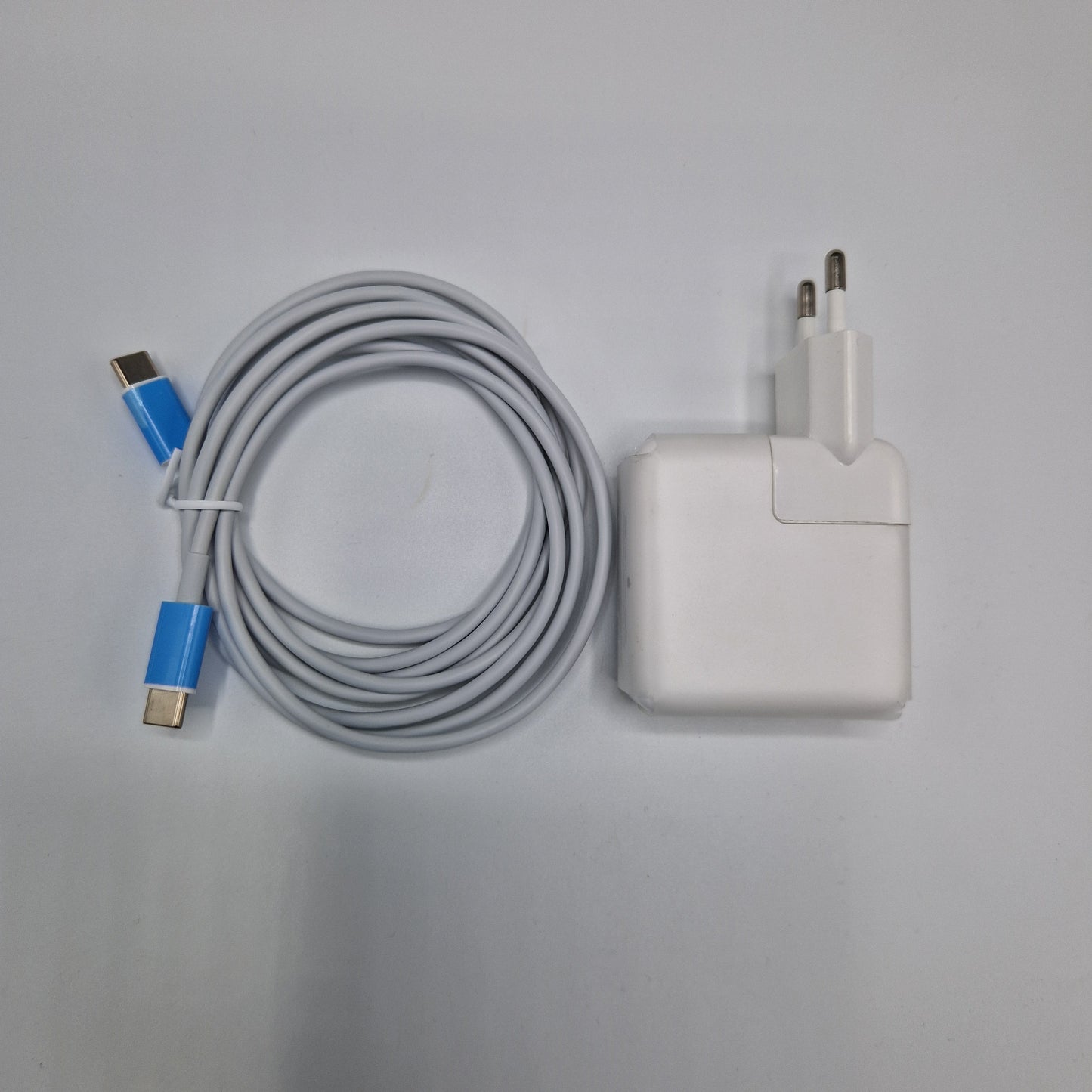 Chargeur Macbook model A1947 Original 61W 20.3V 3A AVEC CABLE TYPE-C État Neuf
