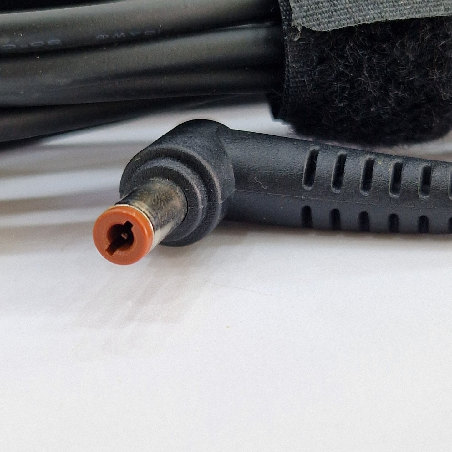 Chargeur Laptop Lenovo Original 60W 20V 2.25A – Fiche Marron avec Câble Trèfle État Neuf