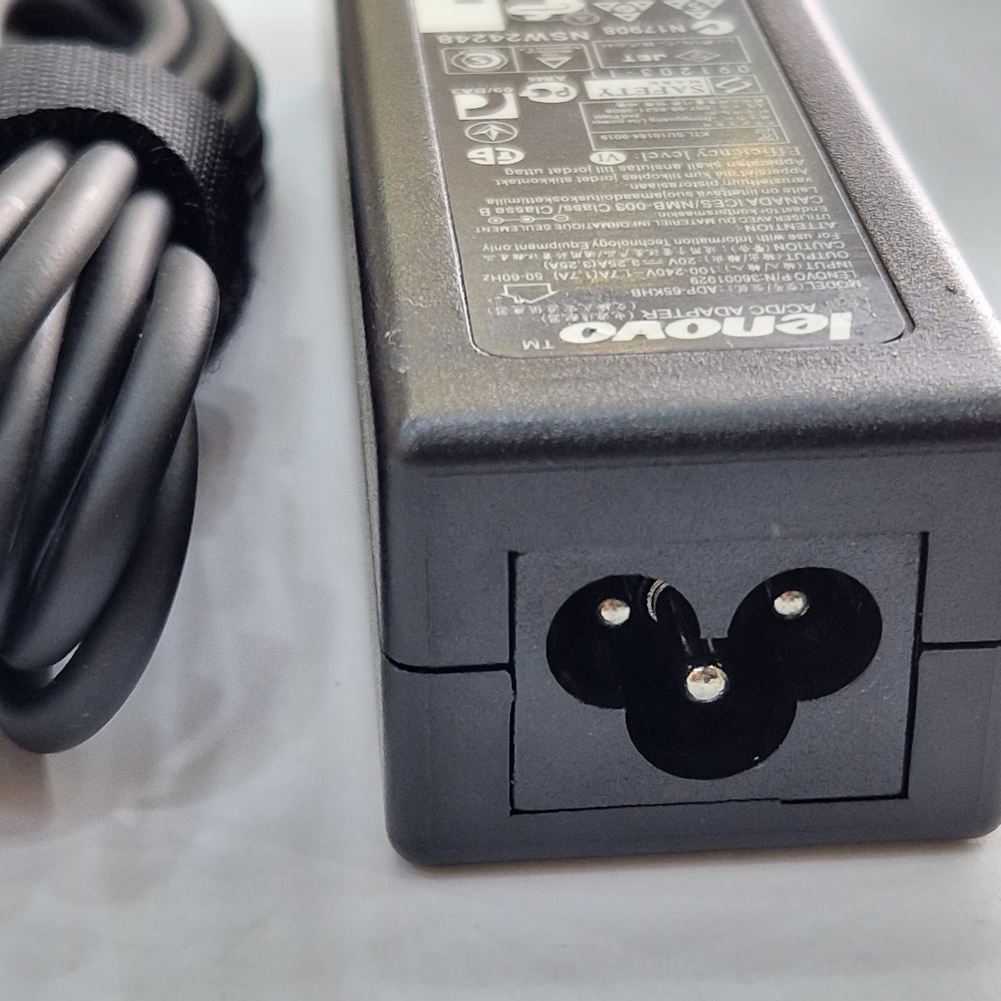 Chargeur Laptop Lenovo Original 60W 20V 2.25A – Fiche Marron avec Câble Trèfle État Neuf