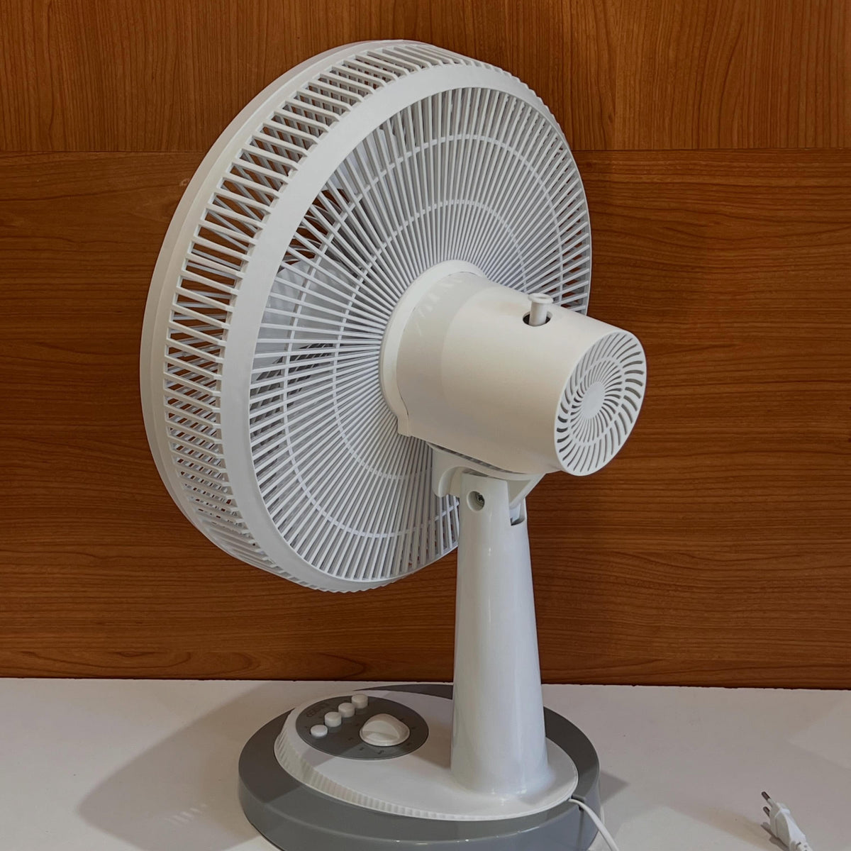 Elite99 ELT-1540 – Ventilateur de Table 16 Pouces (Oscillation 180°) – Puissance 40W